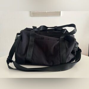 Like New: Lululemon Command The Day Duffle Bag 37L